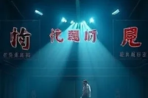 凌晨四点的面包房：清晨街角面包房透出的暖黄灯光